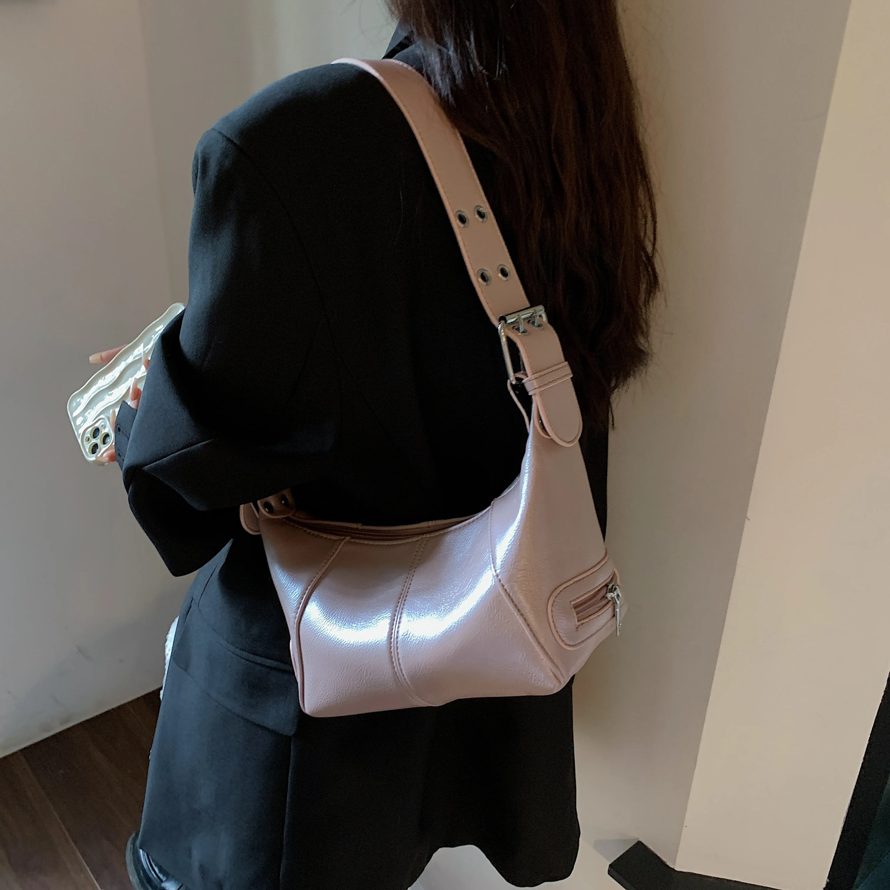 Модная сумка через плечо, французский высококачественный, нежный, уникальный дизайн в нише, простой, популярный весной и летом, все классное - 4