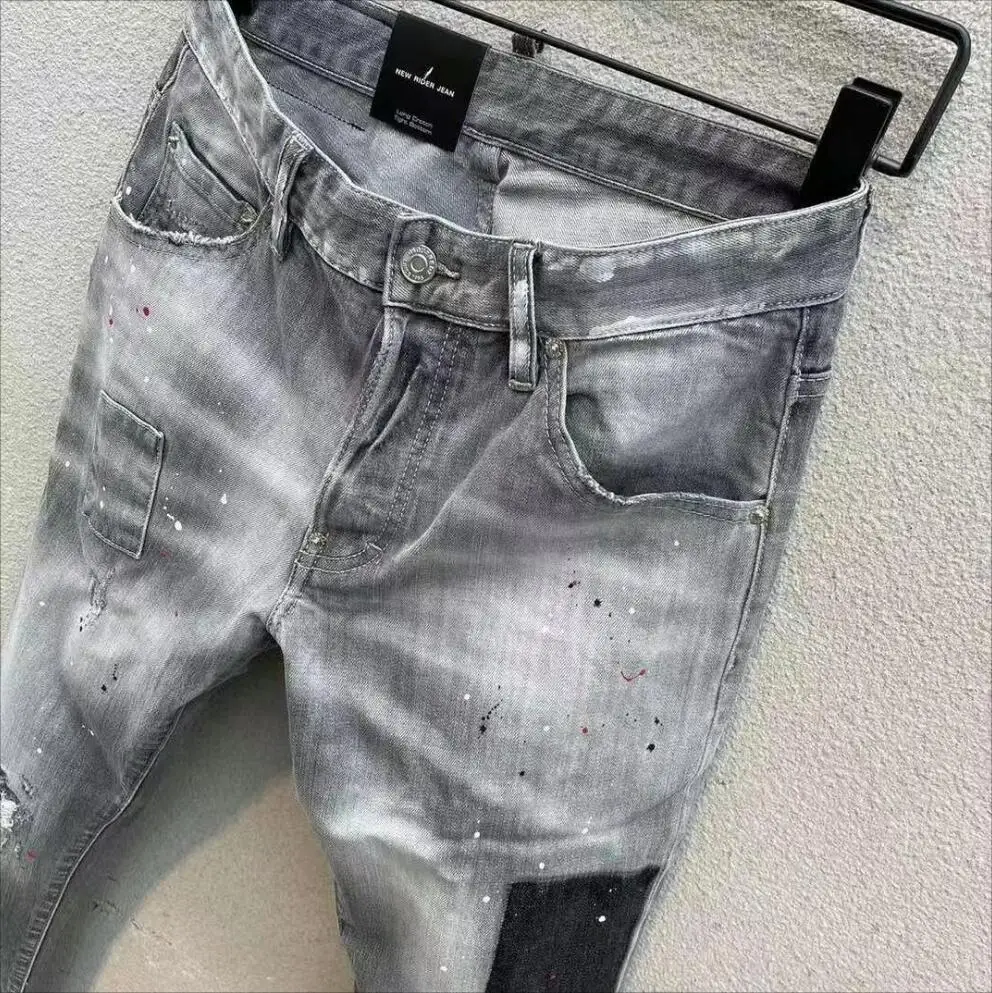 Мужские модные повседневные брюки из джинсовой ткани для мото и байкеров с надписью, модные Джинсы с дырочками, окрашенные распылением dsq107 - 2