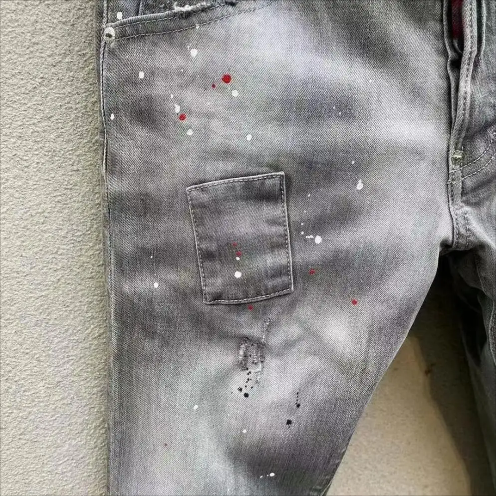Мужские модные повседневные брюки из джинсовой ткани для мото и байкеров с надписью, модные Джинсы с дырочками, окрашенные распылением dsq107 - 3