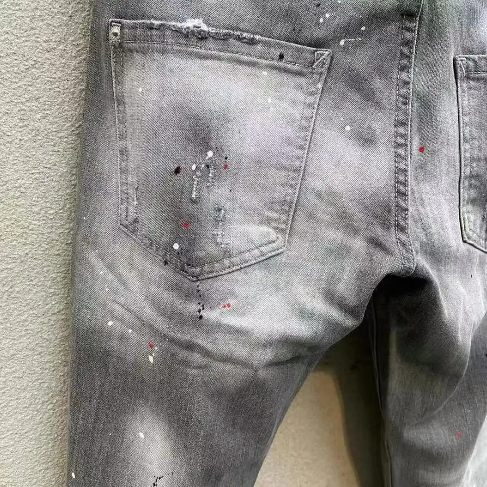 Мужские модные повседневные брюки из джинсовой ткани для мото и байкеров с надписью, модные Джинсы с дырочками, окрашенные распылением dsq107 - 5